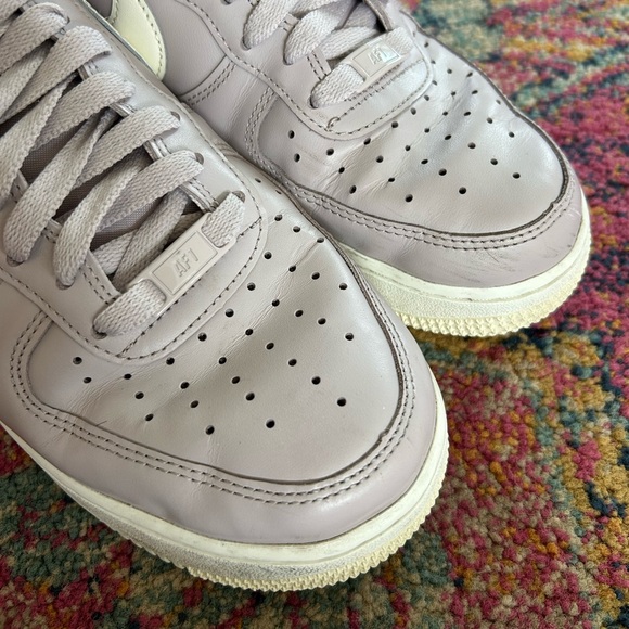 Nike | Women’s Lilac Low-Top Air Force One Lace Up Sneakers White Swoosh Sz 8.5 - Picture 8 of 14